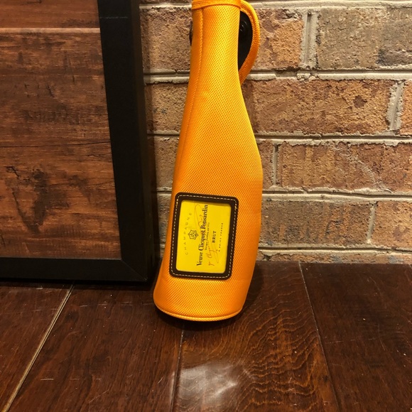 Veuve Clicquot Ice Jacket (26) - Picture 6 of 6